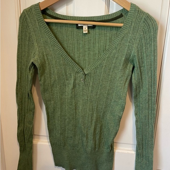 Aeropostale Green Ribbed V-Neck Sweater. Medium and Light Weight. - Picture 1 of 3